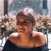 Étudiante en communication depuis 3 ans, je peux vous aidez, vous ou vos proches, si besoin ! Que ça soit du marketing, du SEO, du management, de la stratégie, et tout ce qui compose le monde de la communication.
J'aime également beaucoup le français et l